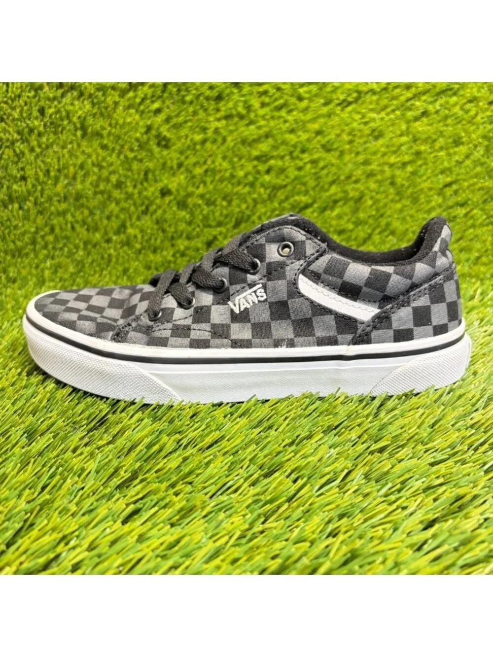 Vans Seldan Low Boys Size 3Y Black Gray Gum Athletic Skateboard Shoes Sneakers
